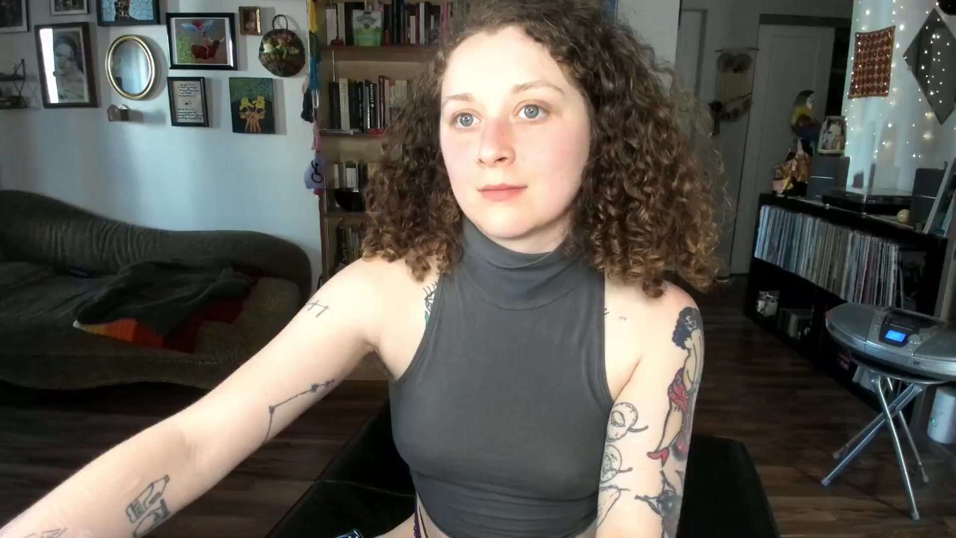 Gallery image thumbnail from PeachyQueen_'s myfreecams stream on, 04/29/2025, 23:50 image 18 of 20
