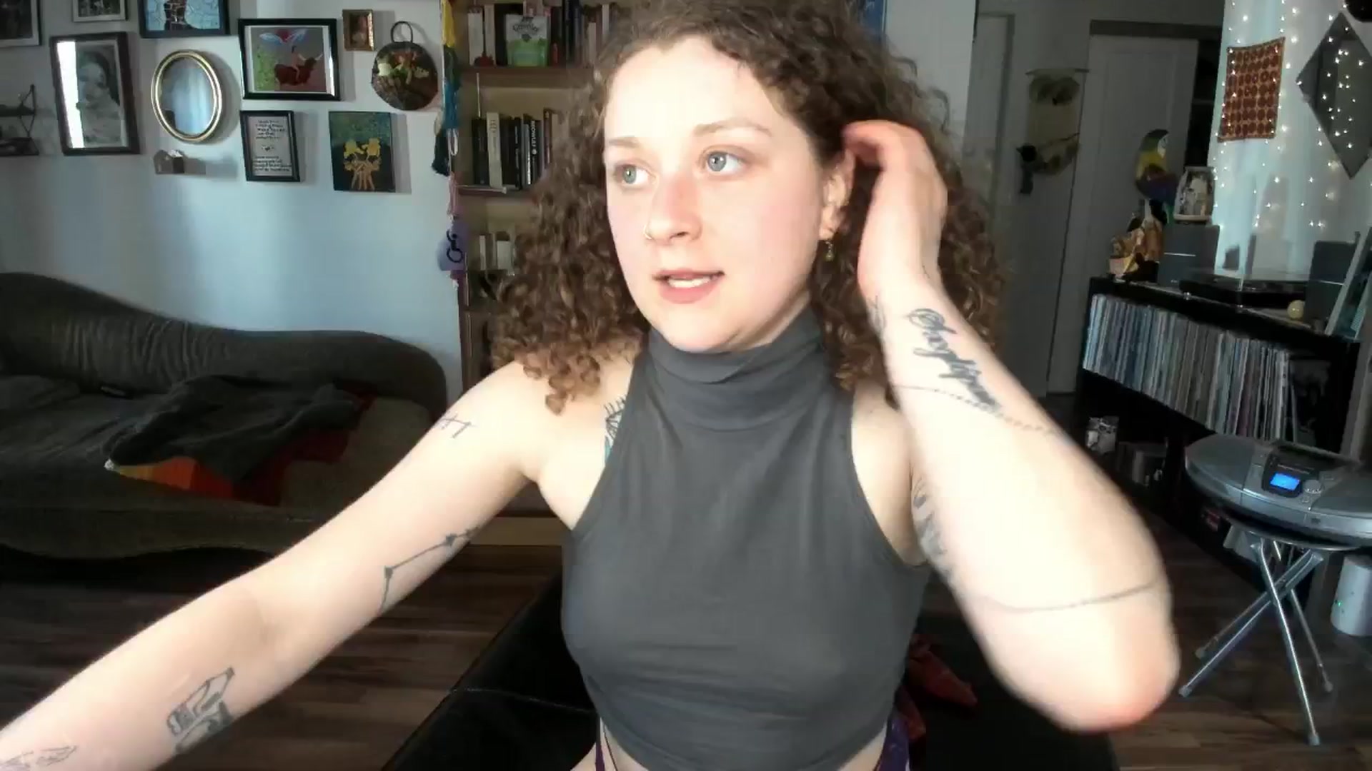Gallery image thumbnail from PeachyQueen_'s myfreecams stream on, 04/30/2025, 24:22 image 16 of 20