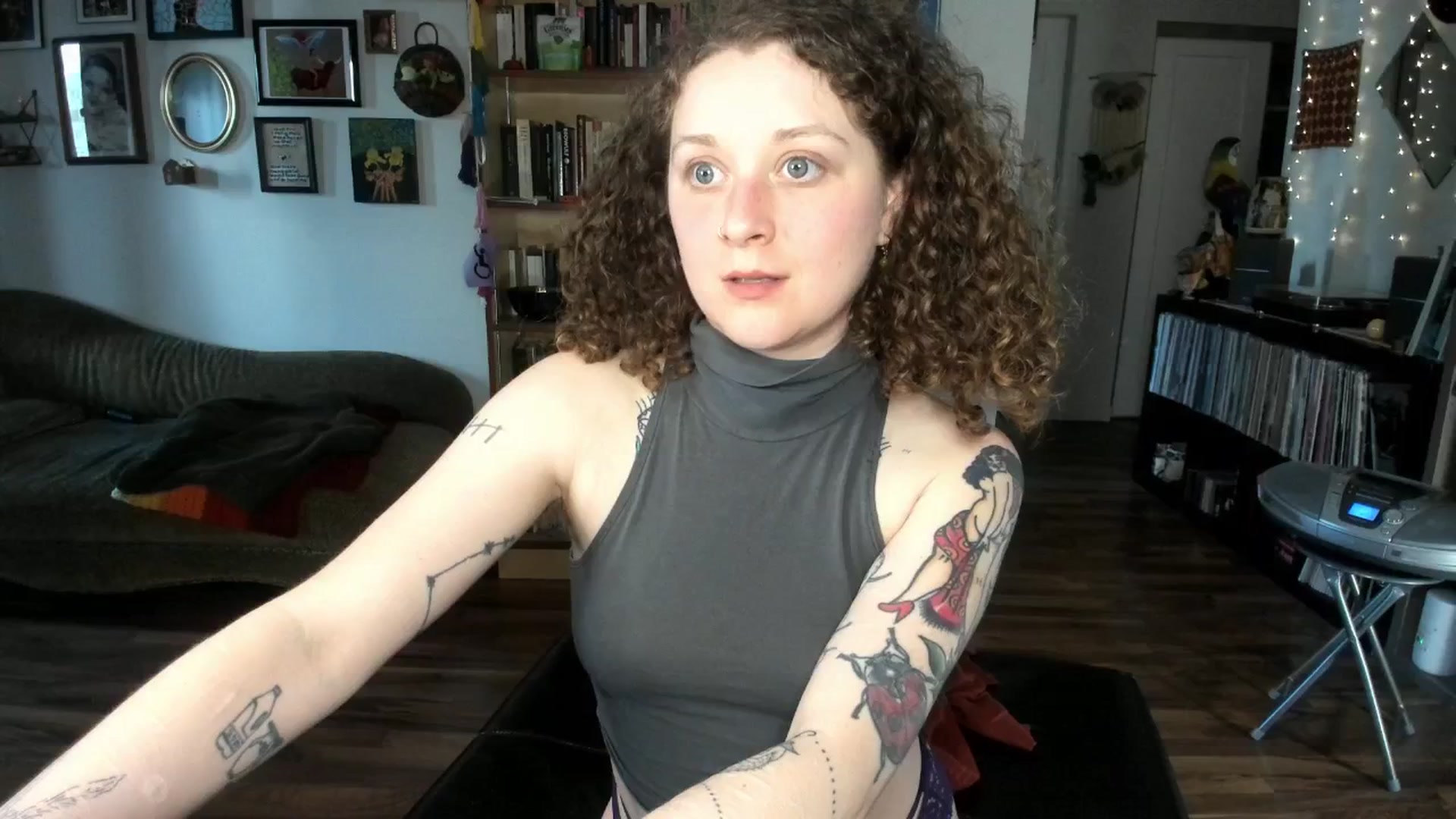 Gallery image thumbnail from PeachyQueen_'s myfreecams stream on, 04/30/2025, 24:22 image 3 of 20