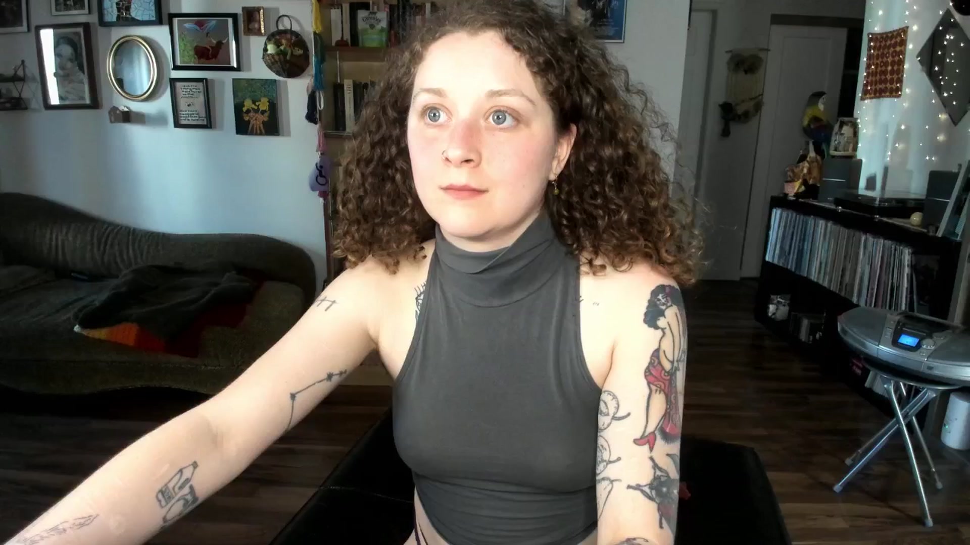 Gallery image thumbnail from PeachyQueen_'s myfreecams stream on, 04/30/2025, 24:22 image 6 of 20