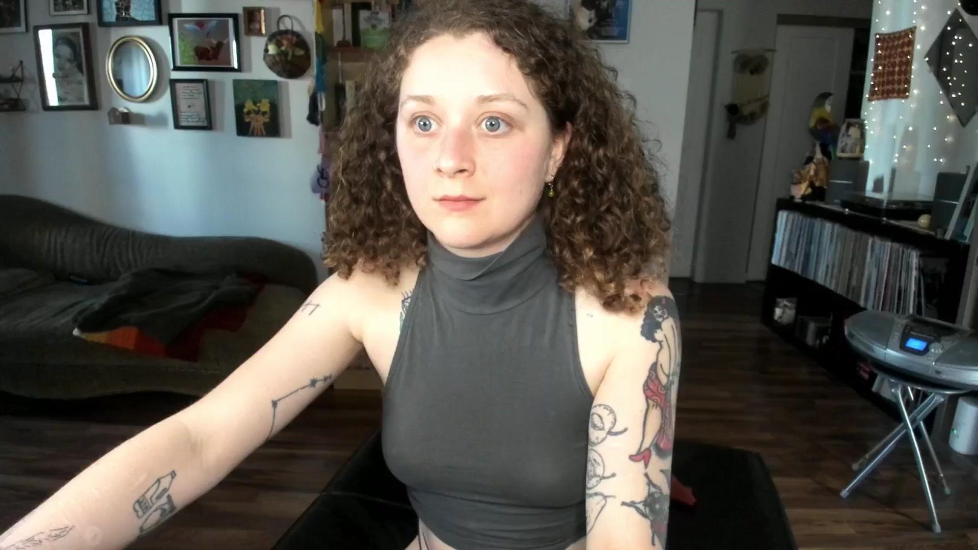 Gallery image thumbnail from PeachyQueen_'s myfreecams stream on, 04/30/2025, 24:22 image 15 of 20