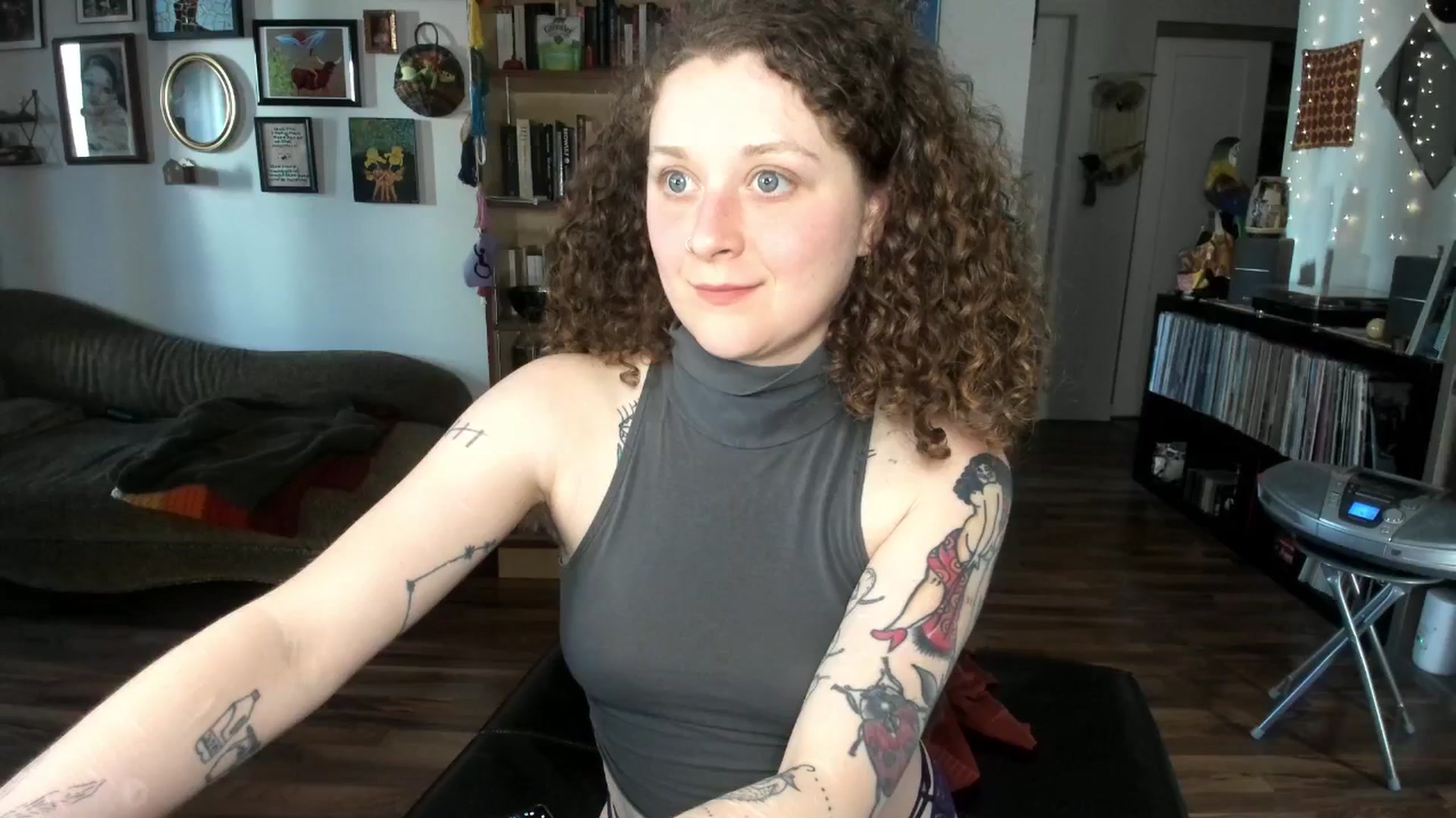Gallery image thumbnail from PeachyQueen_'s myfreecams stream on, 04/30/2025, 24:22 image 1 of 20