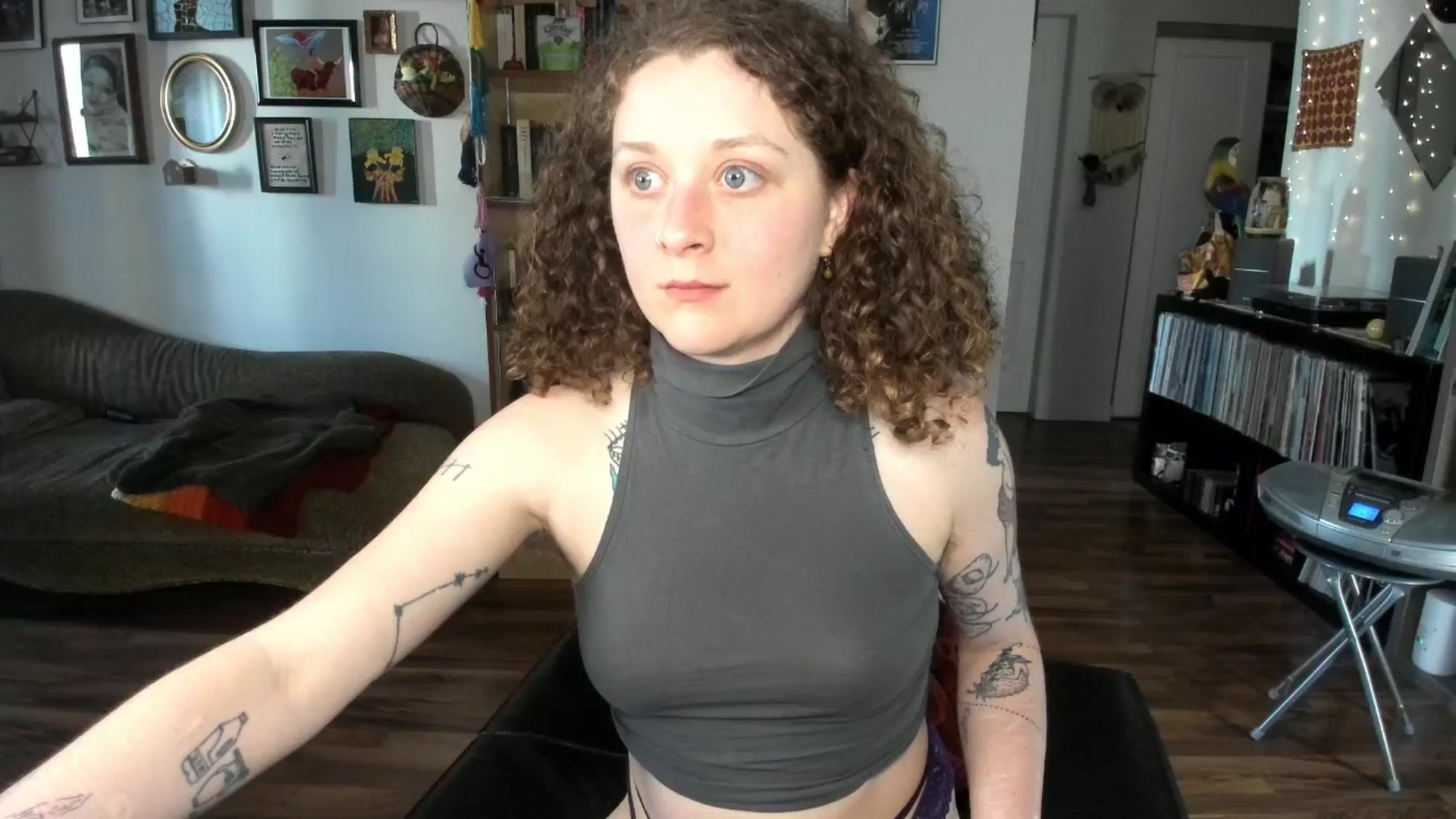 Gallery image thumbnail from PeachyQueen_'s myfreecams stream on, 04/30/2025, 24:22 image 14 of 20