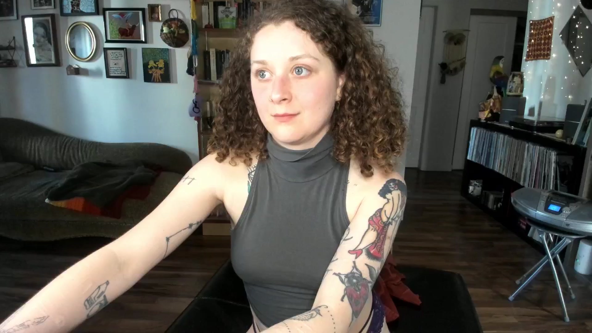 Gallery image thumbnail from PeachyQueen_'s myfreecams stream on, 04/30/2025, 24:22 image 8 of 20