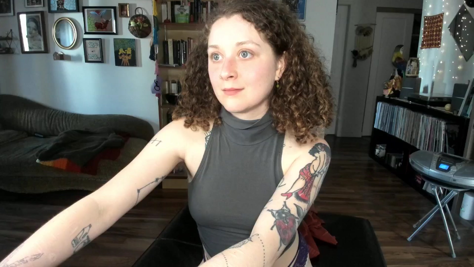 Gallery image thumbnail from PeachyQueen_'s myfreecams stream on, 04/30/2025, 24:22 image 9 of 20