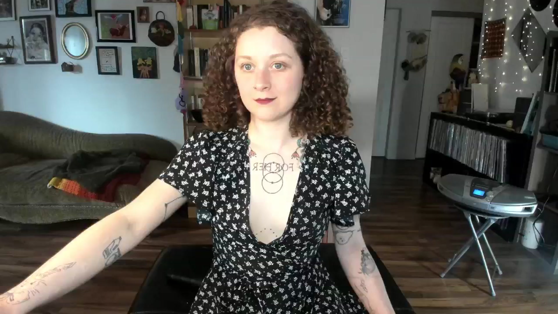 Gallery image thumbnail from PeachyQueen_'s myfreecams stream on, 04/30/2025, 20:35 image 4 of 20