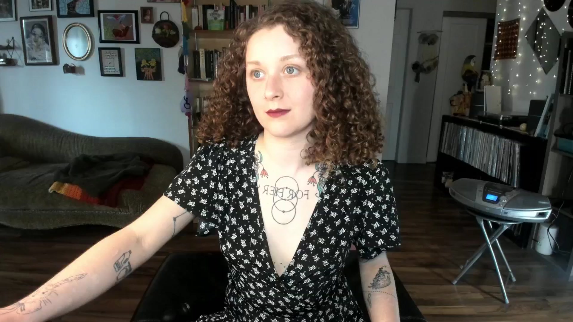 Gallery image thumbnail from PeachyQueen_'s myfreecams stream on, 04/30/2025, 20:35 image 18 of 20