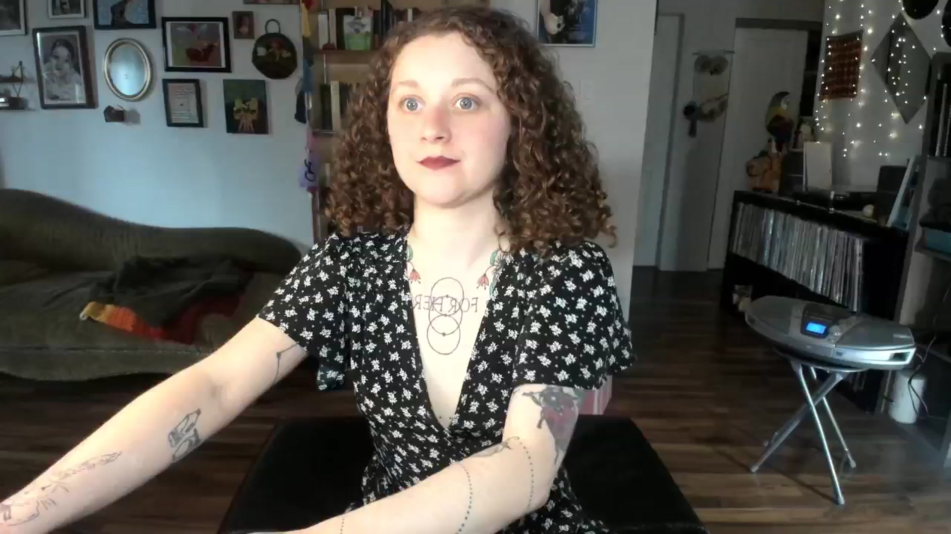 Gallery image thumbnail from PeachyQueen_'s myfreecams stream on, 04/30/2025, 20:35 image 6 of 20