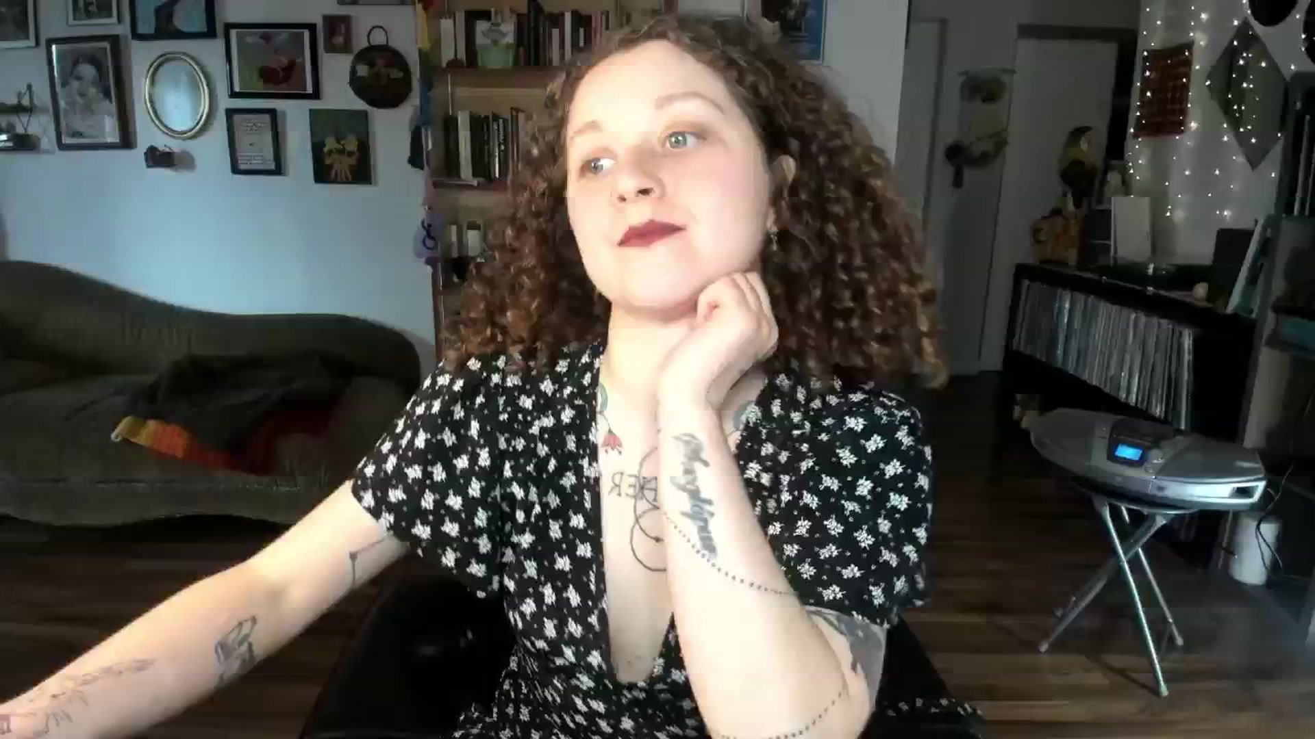 Gallery image thumbnail from PeachyQueen_'s myfreecams stream on, 04/30/2025, 20:35 image 10 of 20