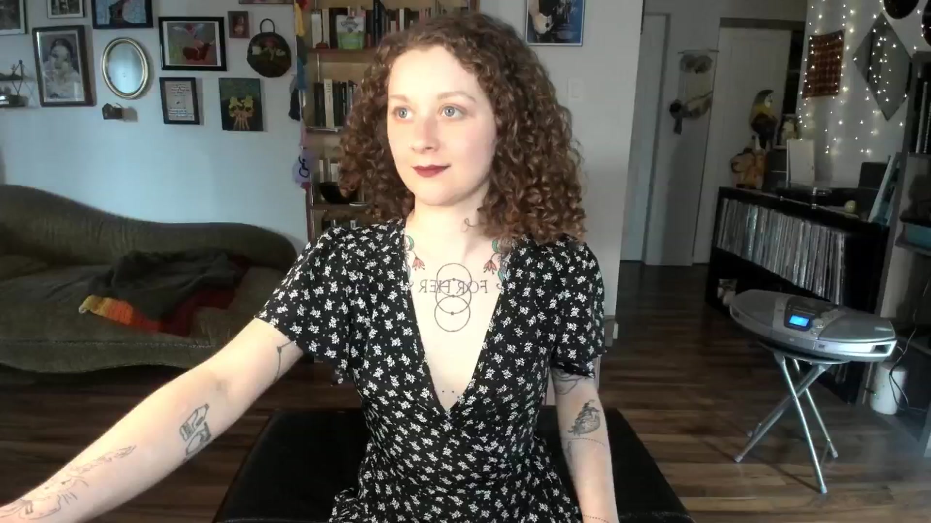 Gallery image thumbnail from PeachyQueen_'s myfreecams stream on, 04/30/2025, 20:35 image 8 of 20