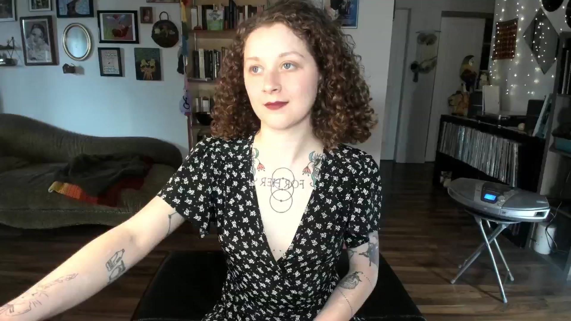 Gallery image thumbnail from PeachyQueen_'s myfreecams stream on, 04/30/2025, 20:35 image 9 of 20