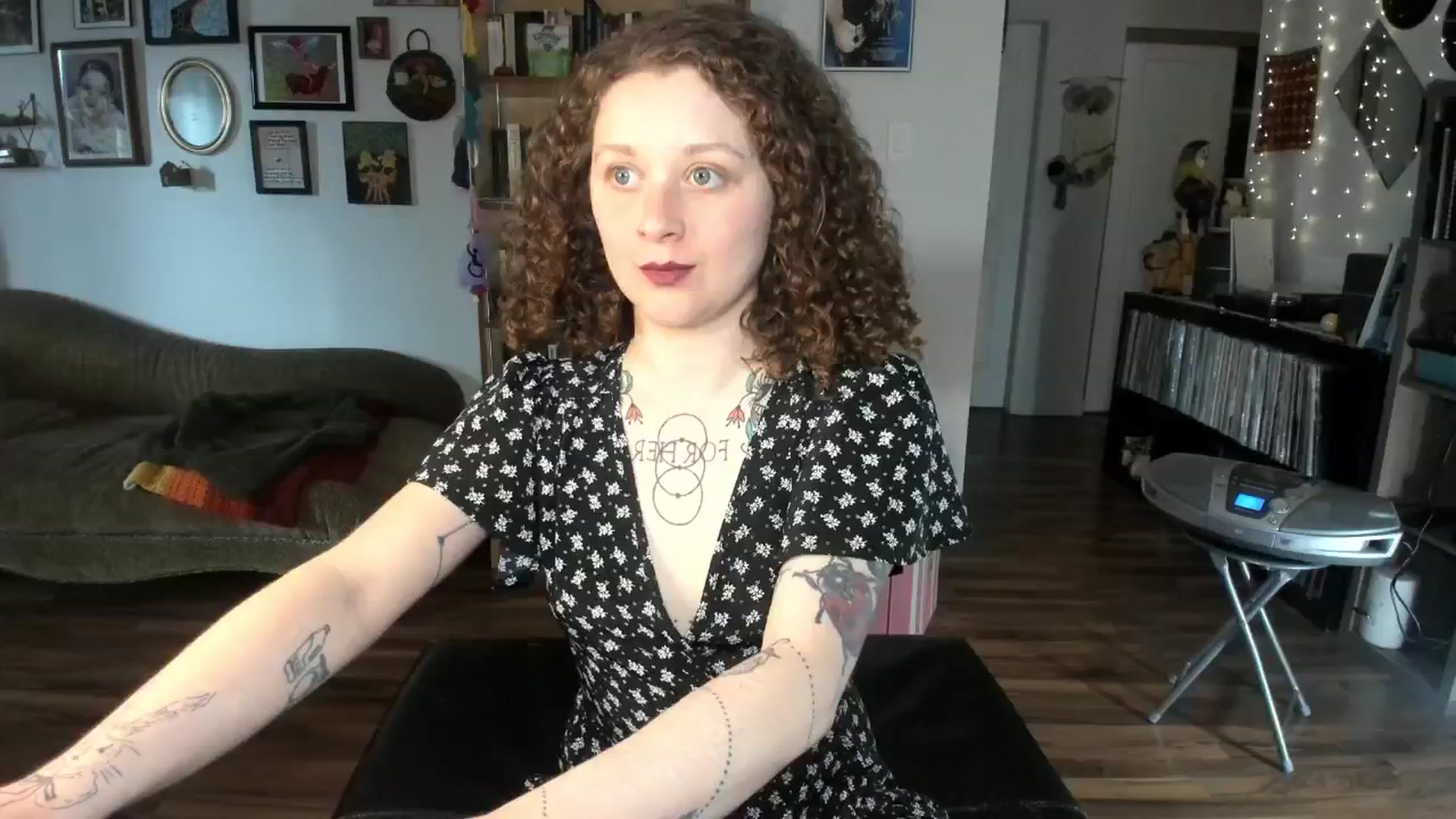 Gallery image thumbnail from PeachyQueen_'s myfreecams stream on, 04/30/2025, 20:35 image 7 of 20