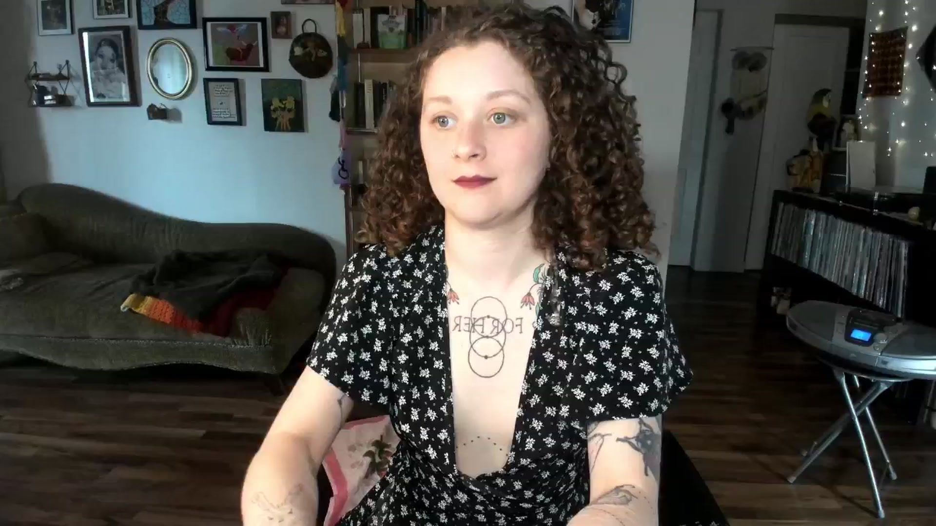 Gallery image thumbnail from PeachyQueen_'s myfreecams stream on, 04/30/2025, 21:28 image 15 of 20