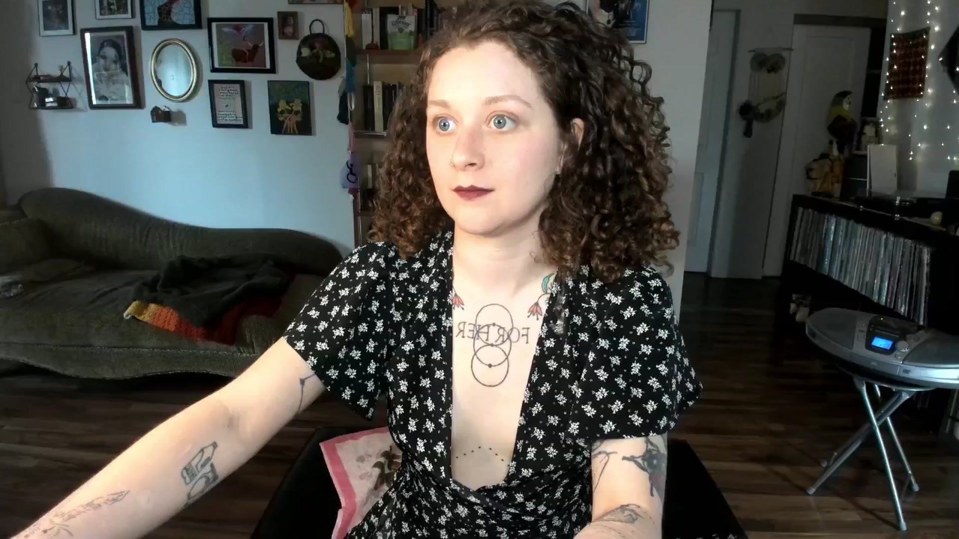 Gallery image thumbnail from PeachyQueen_'s myfreecams stream on, 04/30/2025, 21:28 image 16 of 20