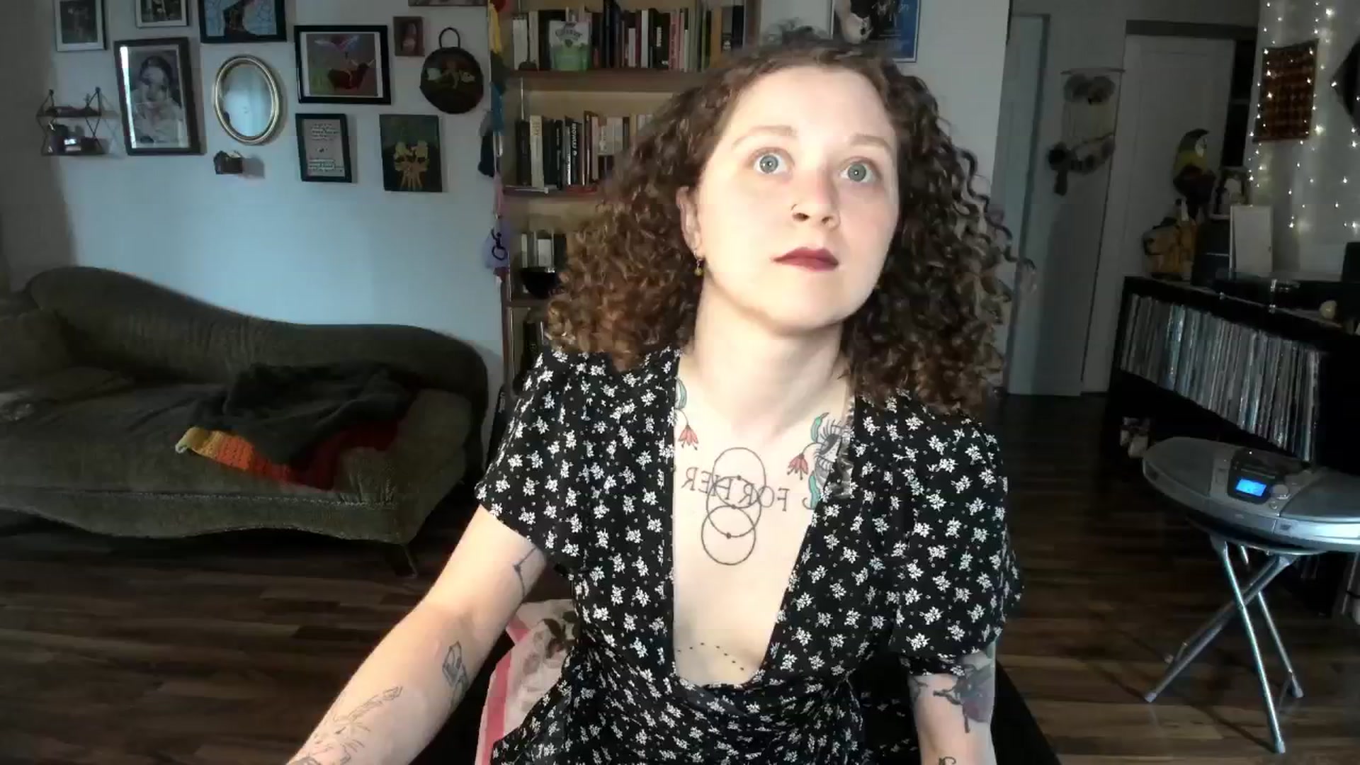Gallery image thumbnail from PeachyQueen_'s myfreecams stream on, 04/30/2025, 21:28 image 4 of 20