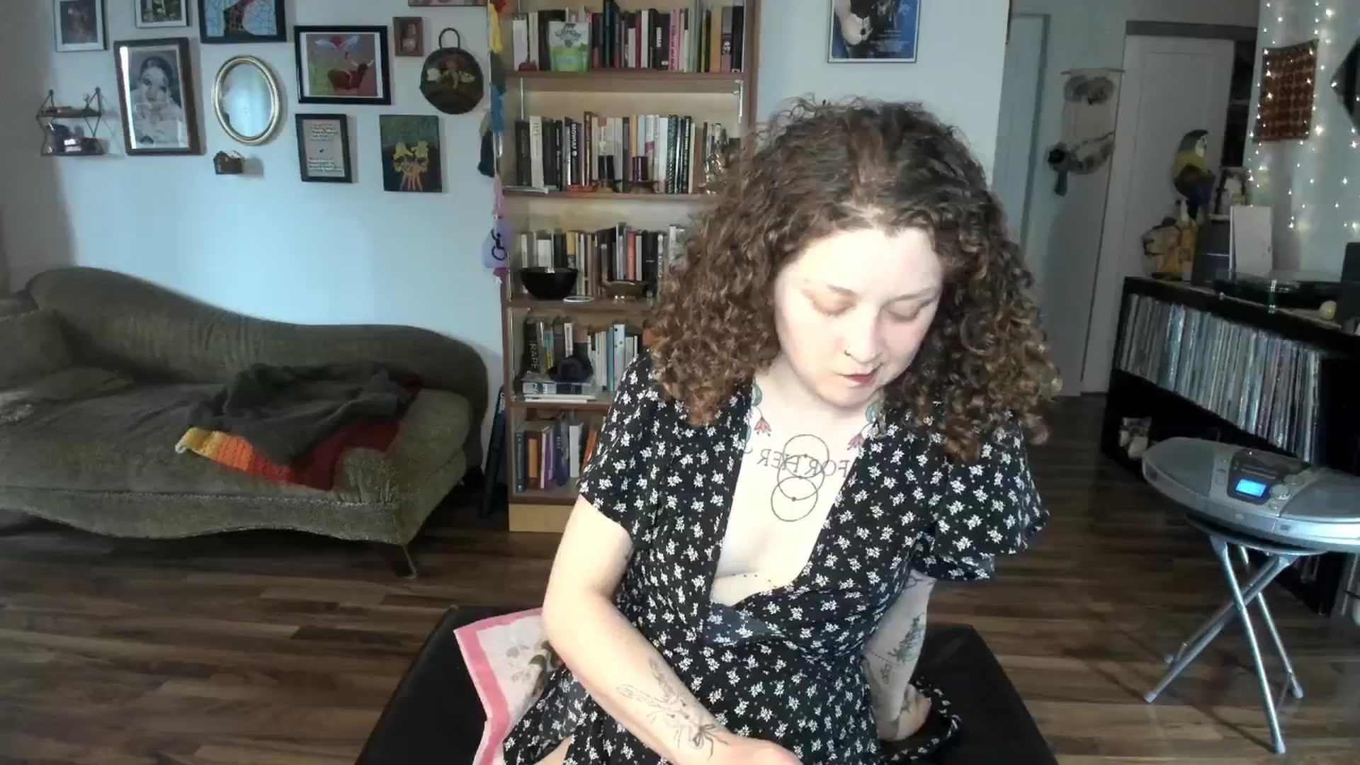 Gallery image thumbnail from PeachyQueen_'s myfreecams stream on, 04/30/2025, 21:28 image 7 of 20