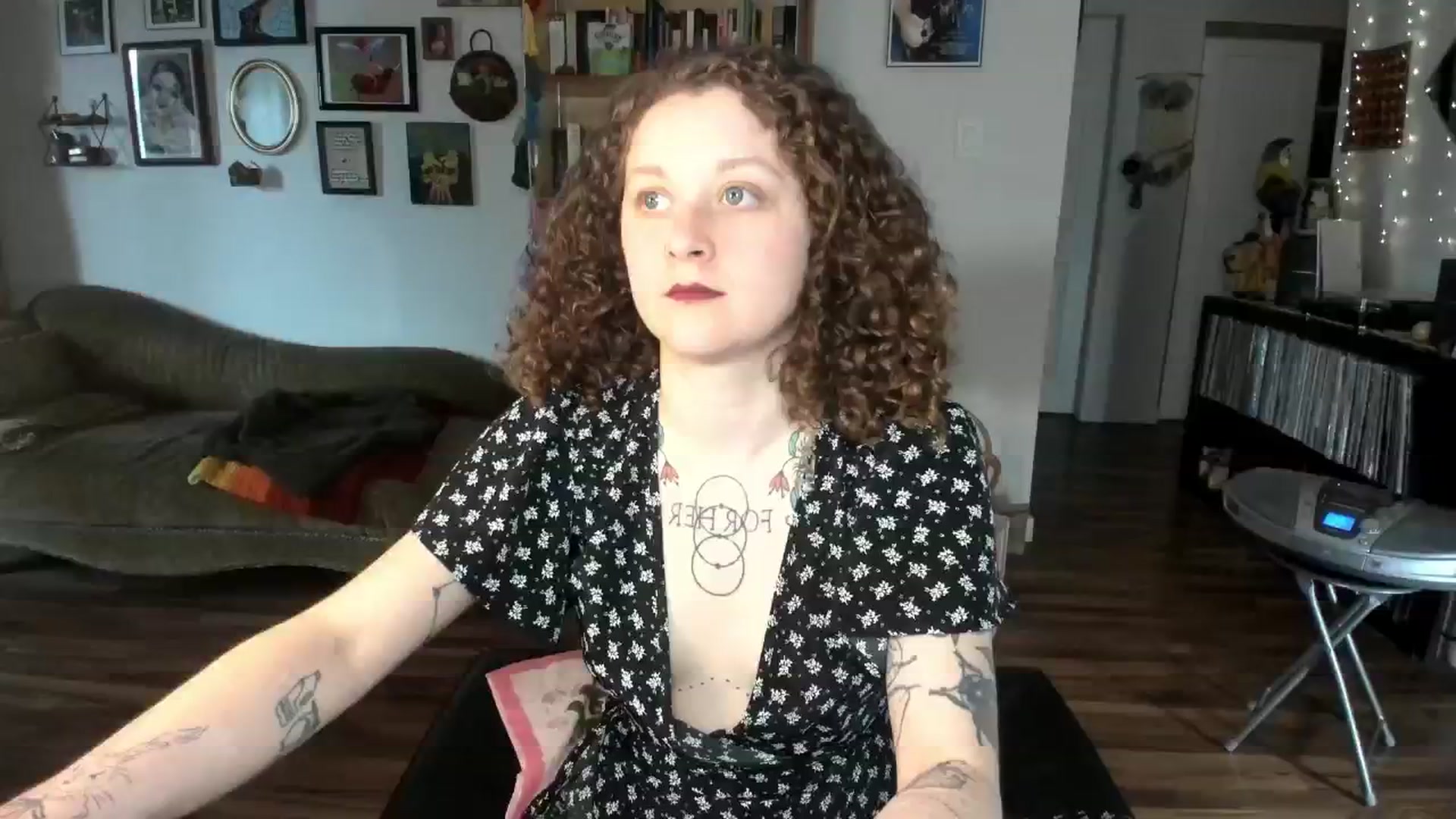 Gallery image thumbnail from PeachyQueen_'s myfreecams stream on, 04/30/2025, 21:28 image 8 of 20