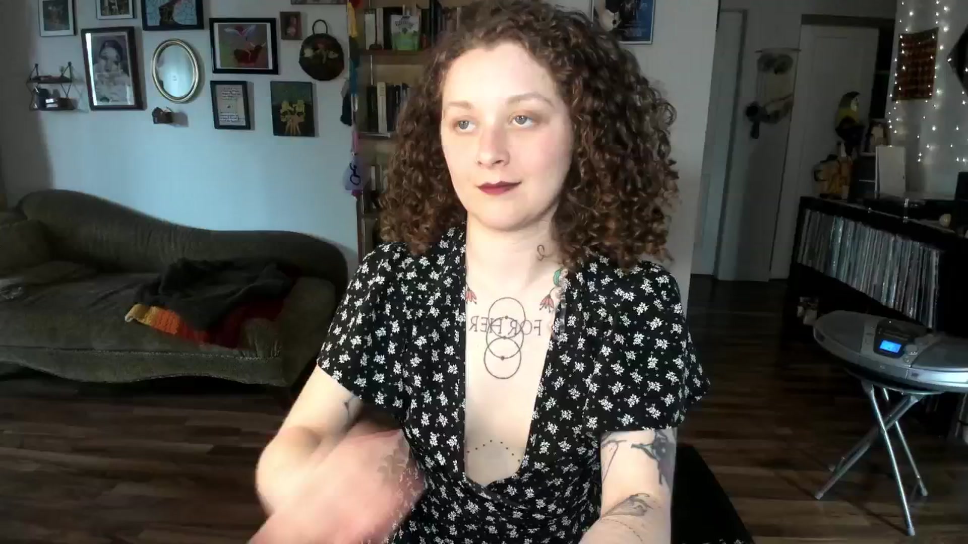 Gallery image thumbnail from PeachyQueen_'s myfreecams stream on, 04/30/2025, 21:28 image 17 of 20