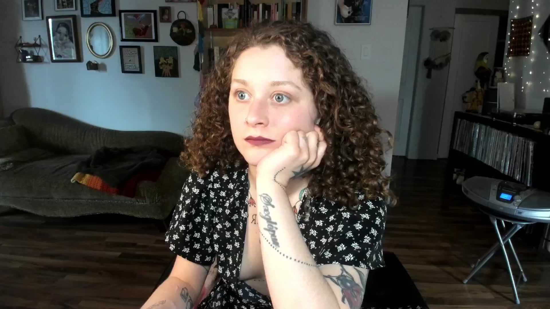 Gallery image thumbnail from PeachyQueen_'s myfreecams stream on, 04/30/2025, 21:28 image 9 of 20