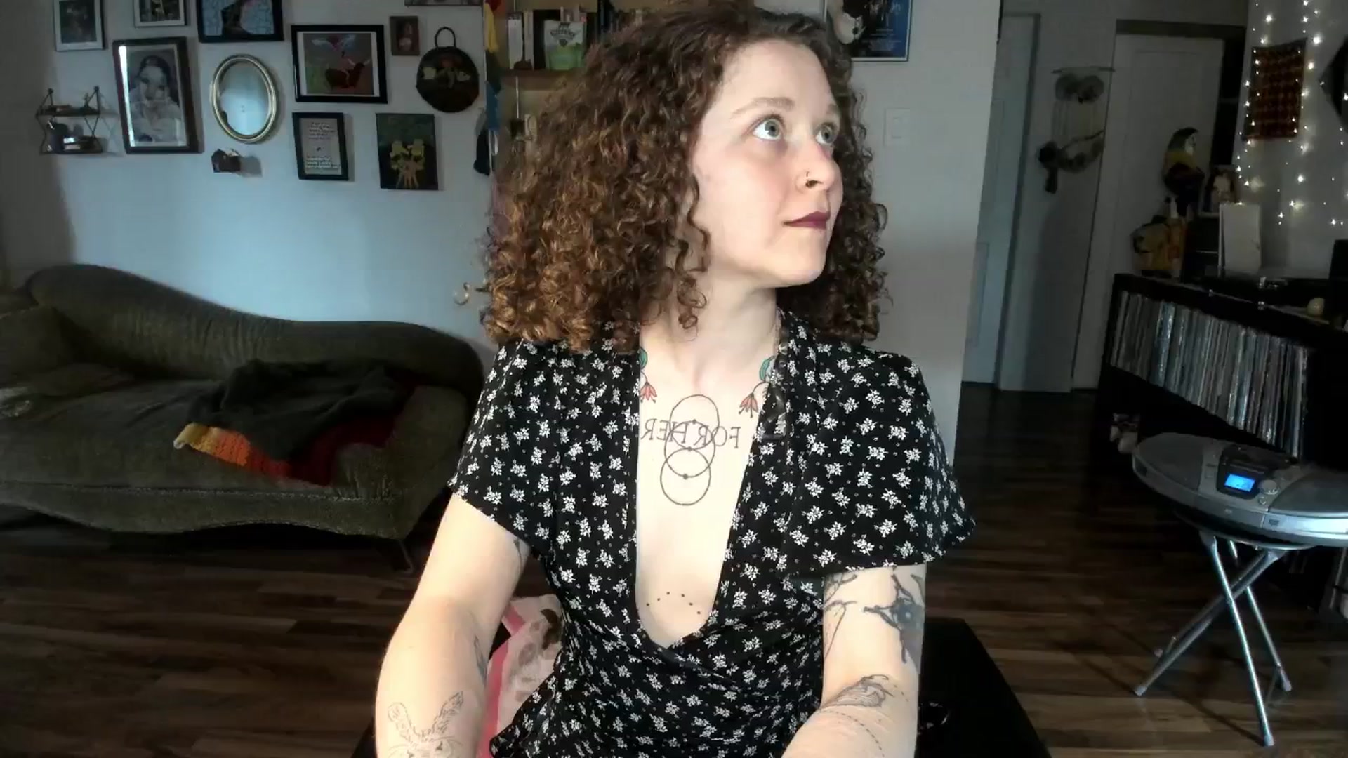 Gallery image thumbnail from PeachyQueen_'s myfreecams stream on, 04/30/2025, 21:28 image 1 of 20