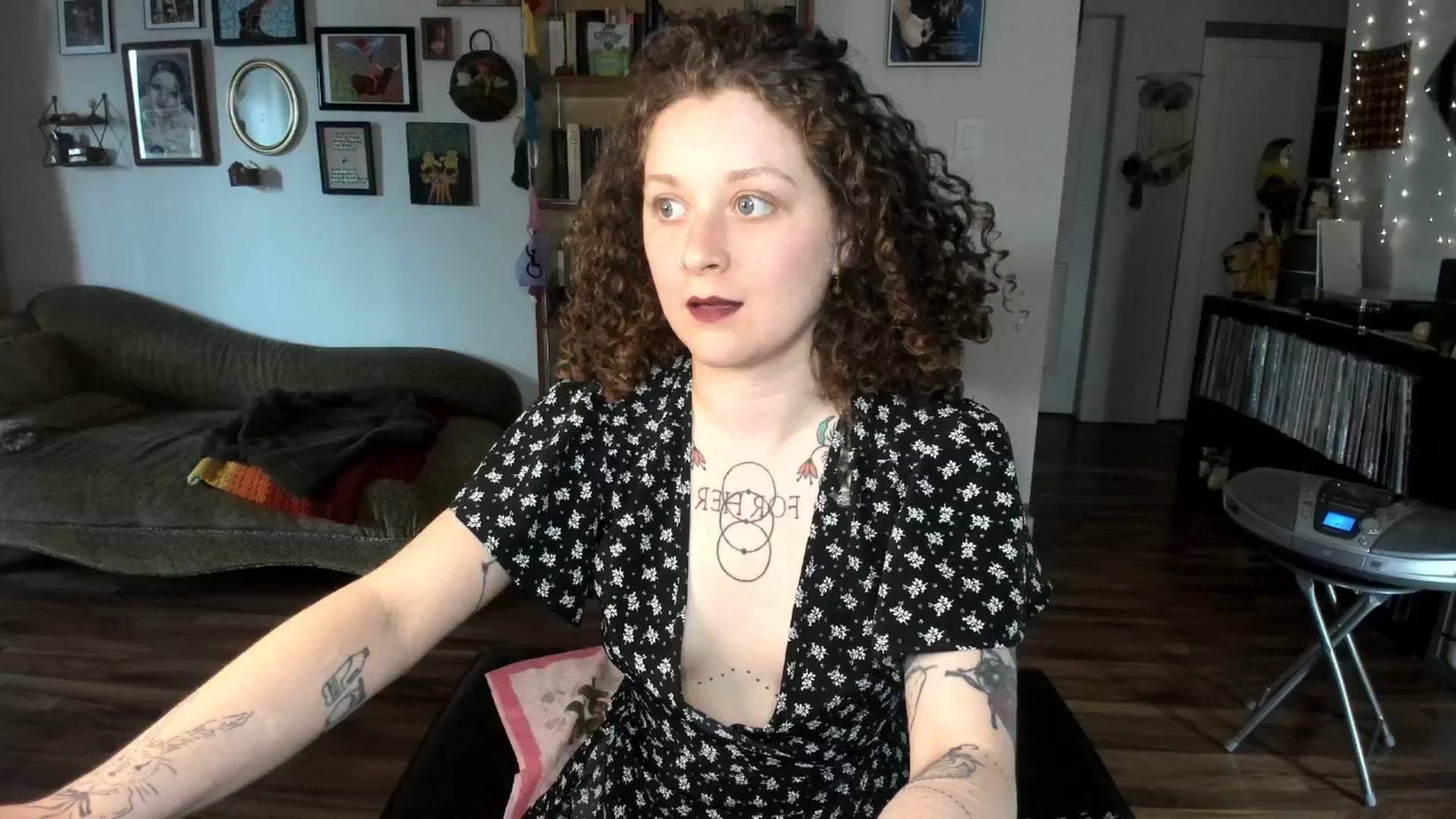 Gallery image thumbnail from PeachyQueen_'s myfreecams stream on, 04/30/2025, 21:28 image 14 of 20