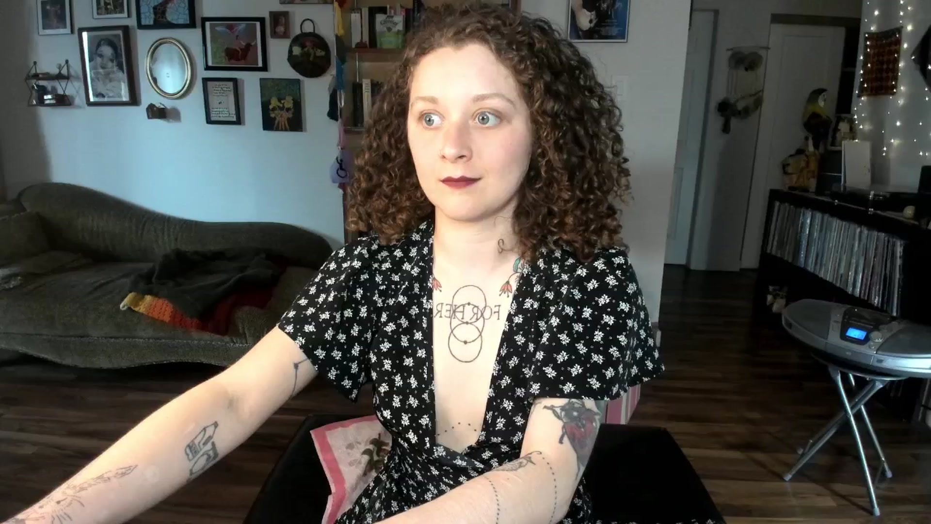 Gallery image thumbnail from PeachyQueen_'s myfreecams stream on, 04/30/2025, 21:28 image 18 of 20