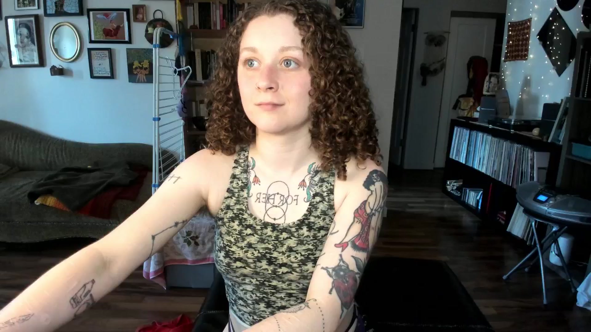 Gallery image thumbnail from PeachyQueen_'s myfreecams stream on, 05/02/2025, 18:56 image 10 of 20