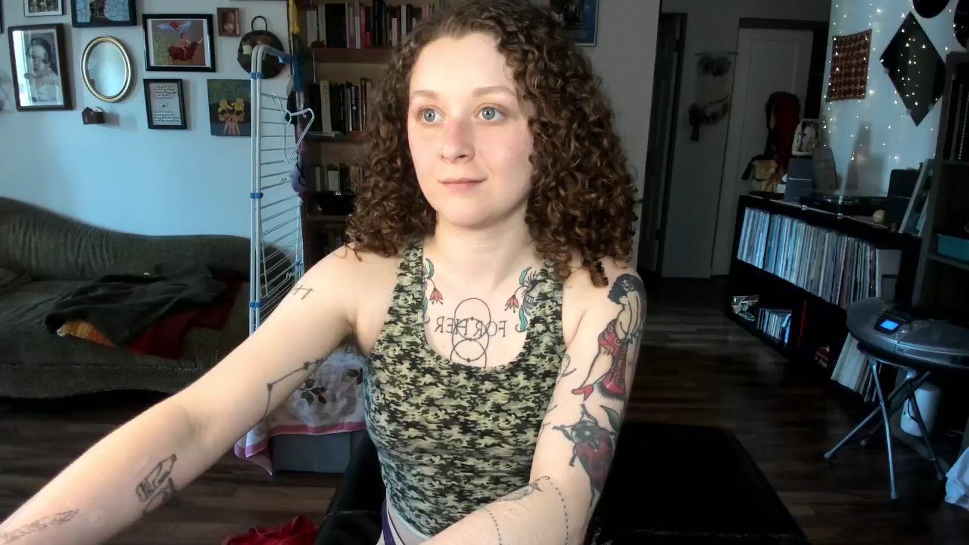Gallery image thumbnail from PeachyQueen_'s myfreecams stream on, 05/02/2025, 18:56 image 8 of 20