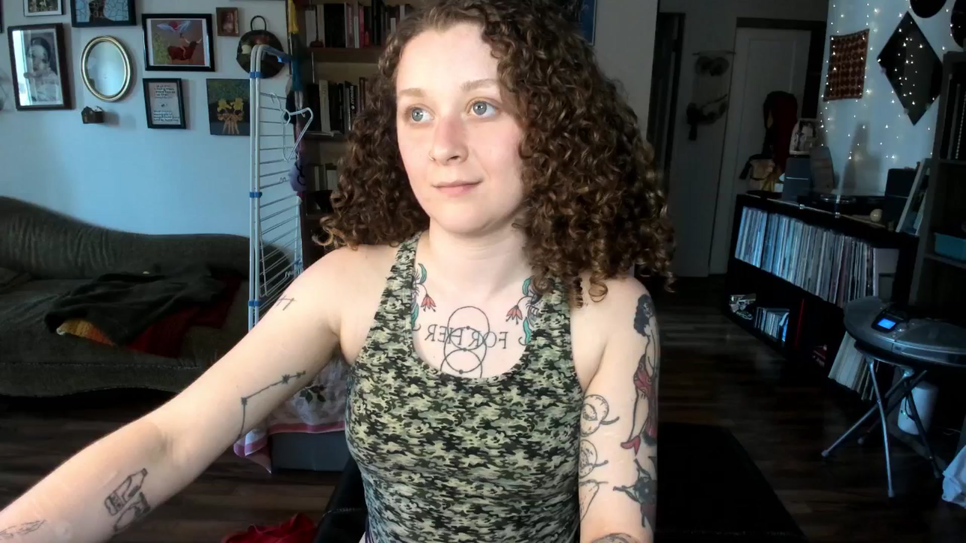 Gallery image thumbnail from PeachyQueen_'s myfreecams stream on, 05/02/2025, 18:56 image 16 of 20