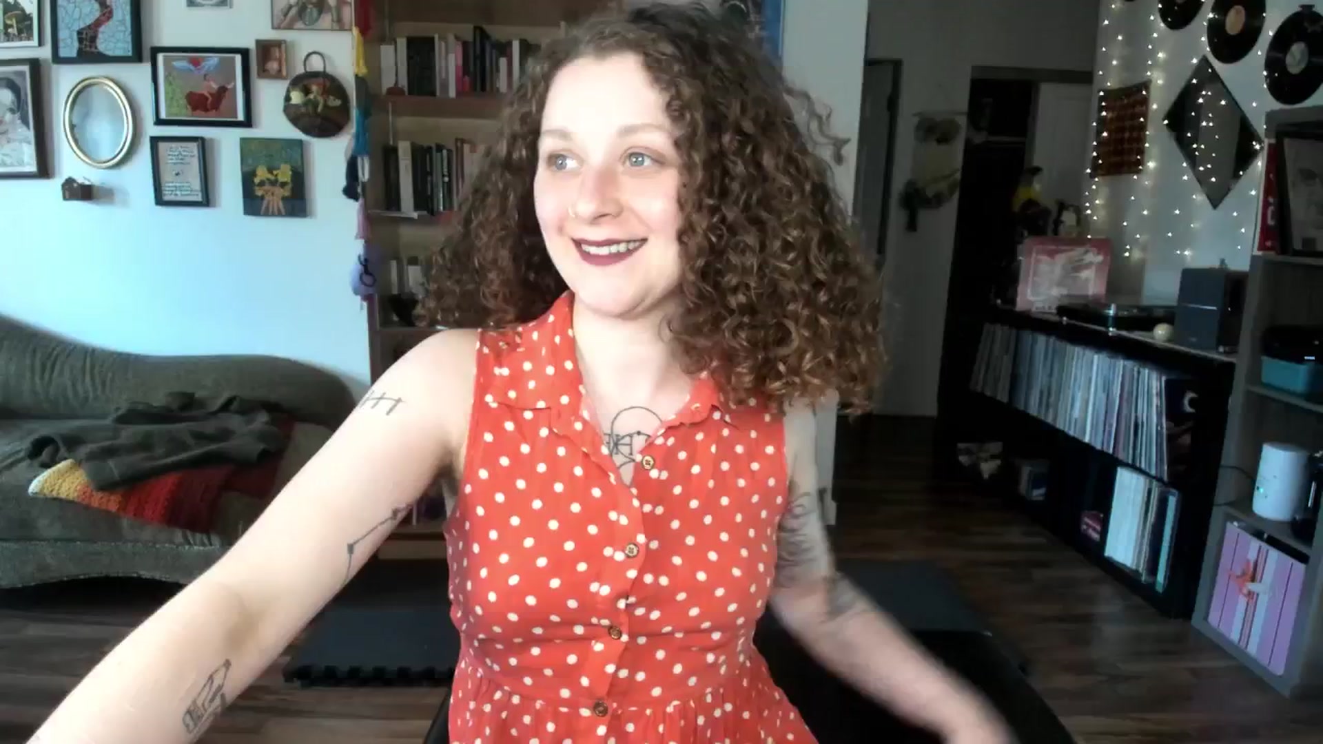 Gallery image thumbnail from PeachyQueen_'s myfreecams stream on, 05/05/2025, 21:37 image 4 of 20