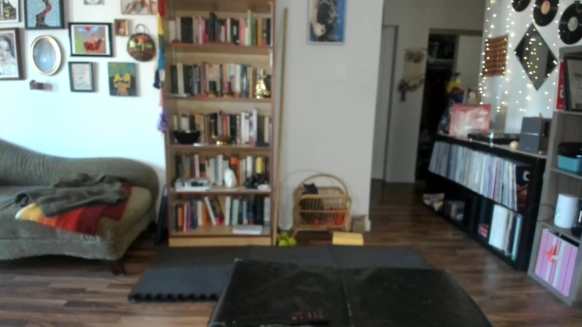 Gallery image thumbnail from PeachyQueen_'s myfreecams stream on, 05/05/2025, 21:37 image 16 of 20