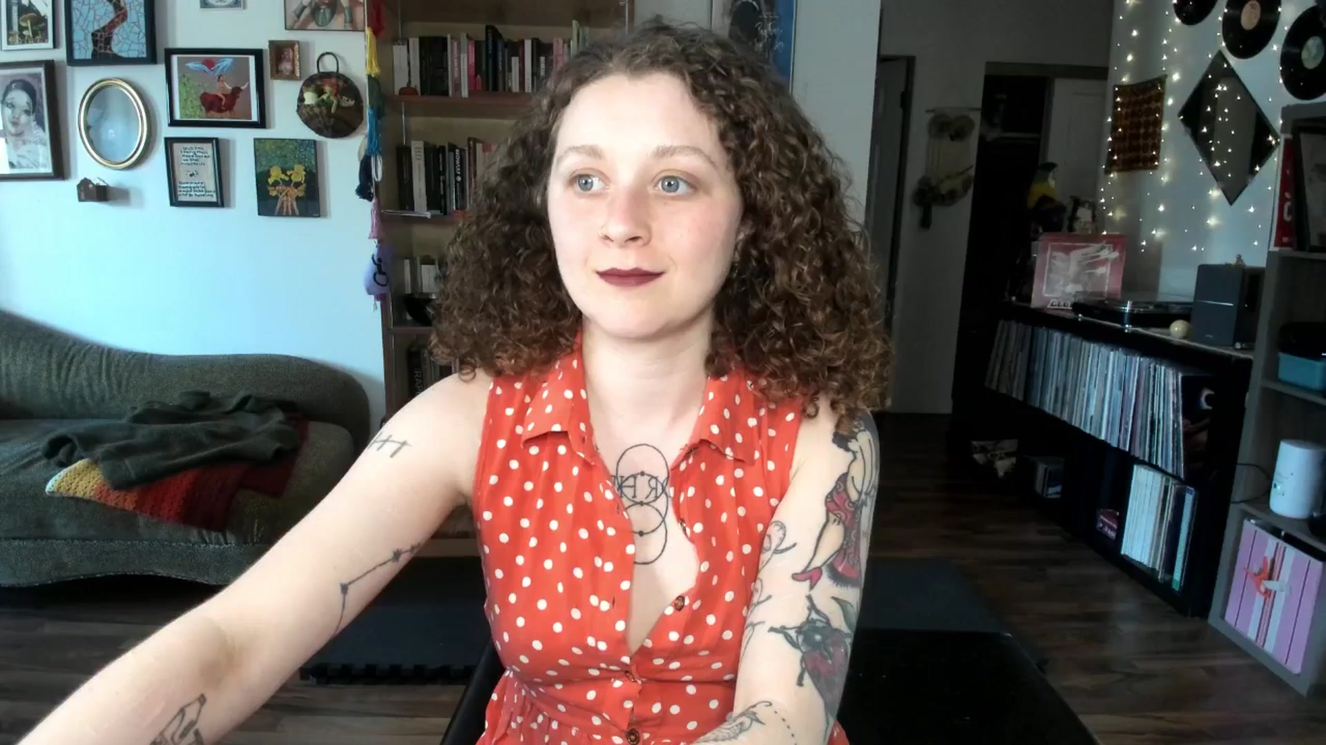 Gallery image thumbnail from PeachyQueen_'s myfreecams stream on, 05/05/2025, 21:37 image 9 of 20