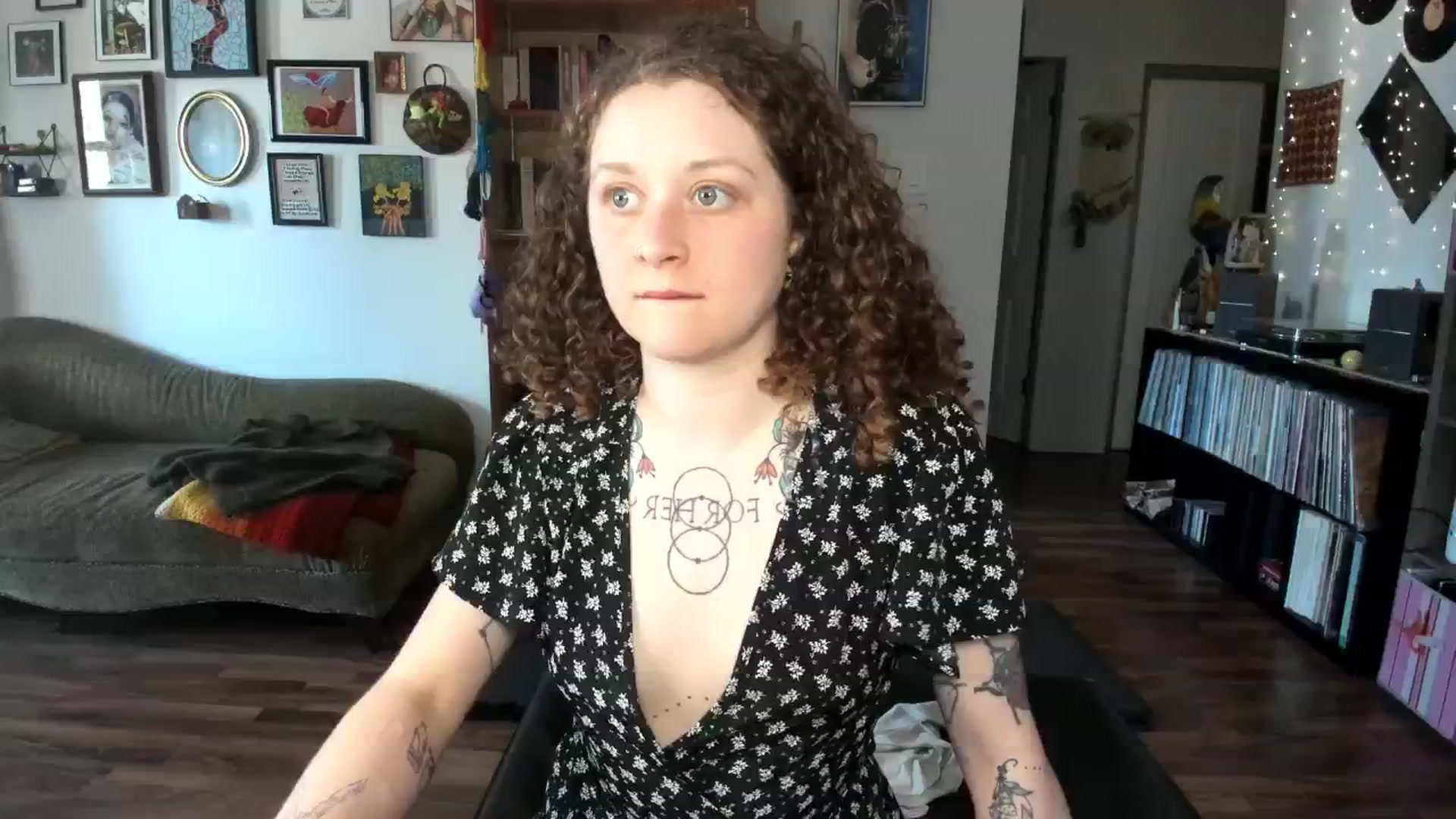 Gallery image thumbnail from PeachyQueen_'s myfreecams stream on, 05/06/2025, 21:54 image 5 of 20