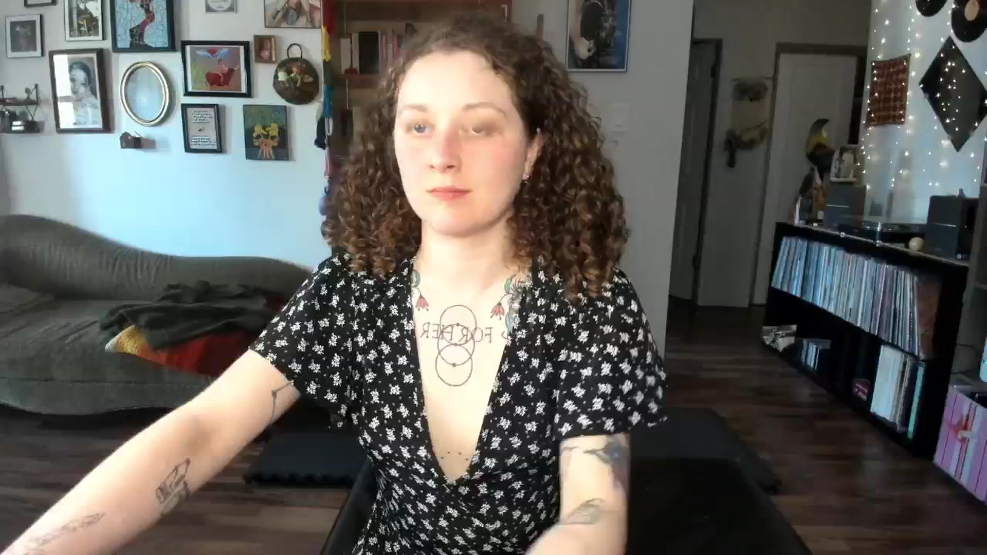 Gallery image thumbnail from PeachyQueen_'s myfreecams stream on, 05/06/2025, 21:54 image 2 of 20