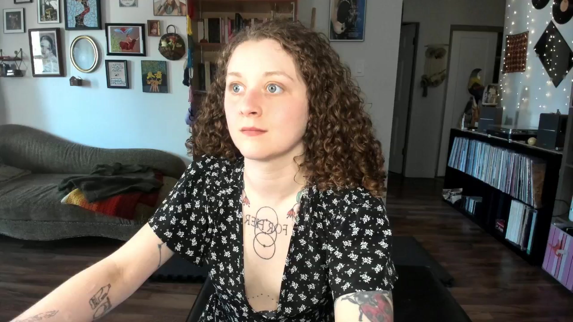 Gallery image thumbnail from PeachyQueen_'s myfreecams stream on, 05/06/2025, 21:54 image 3 of 20