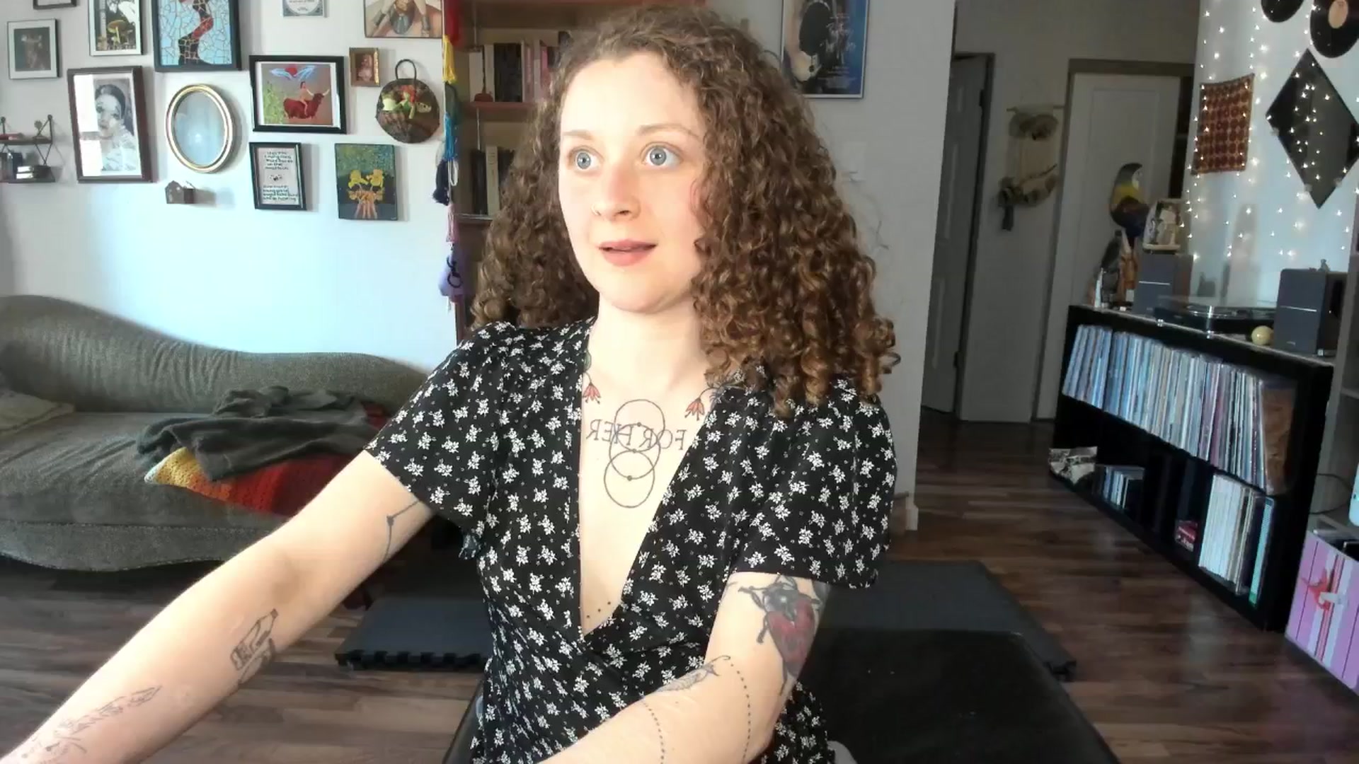 Gallery image thumbnail from PeachyQueen_'s myfreecams stream on, 05/06/2025, 21:54 image 6 of 20