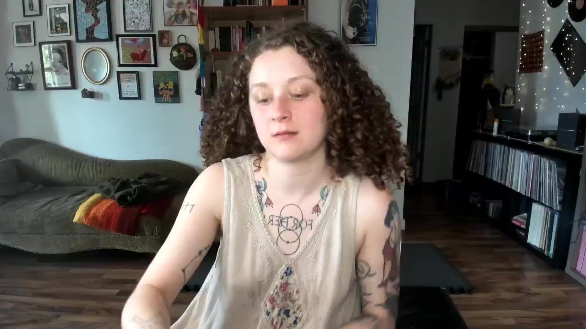 Gallery image thumbnail from PeachyQueen_'s myfreecams stream on, 05/13/2025, 21:16 image 6 of 20
