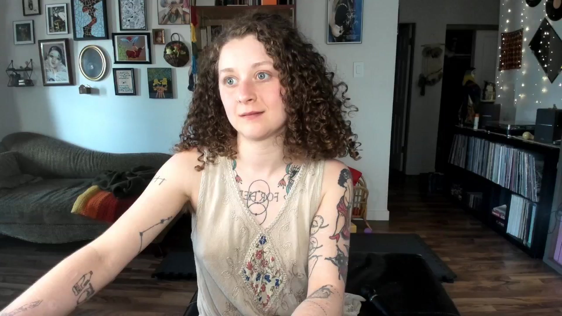 Gallery image thumbnail from PeachyQueen_'s myfreecams stream on, 05/13/2025, 21:16 image 20 of 20