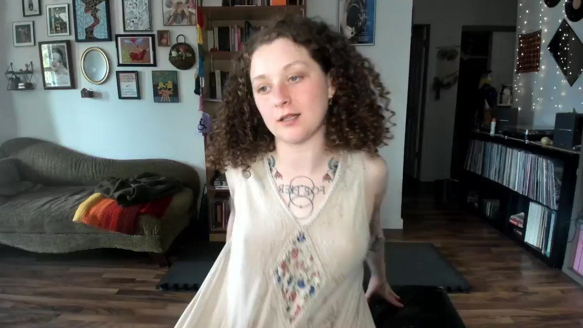 Gallery image thumbnail from PeachyQueen_'s myfreecams stream on, 05/13/2025, 21:16 image 7 of 20