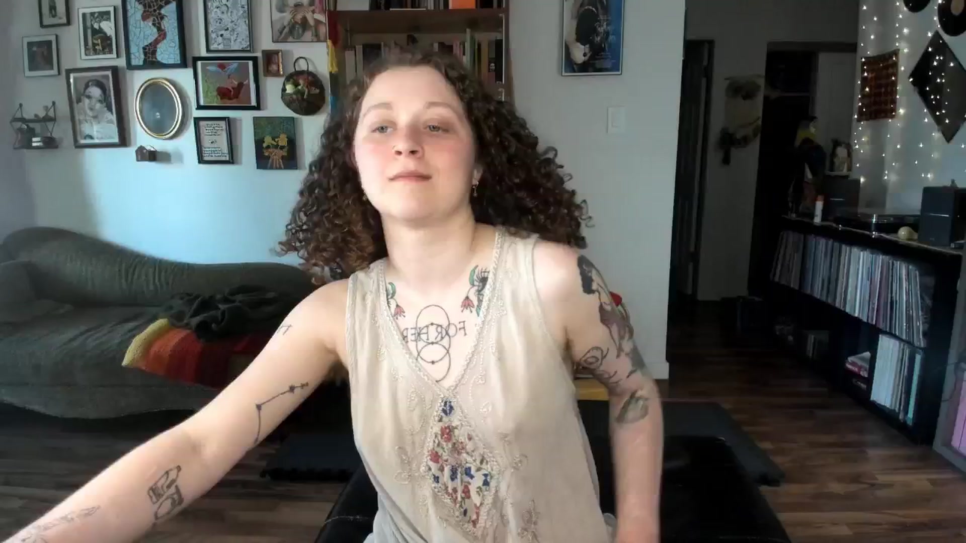 Gallery image thumbnail from PeachyQueen_'s myfreecams stream on, 05/13/2025, 21:16 image 19 of 20