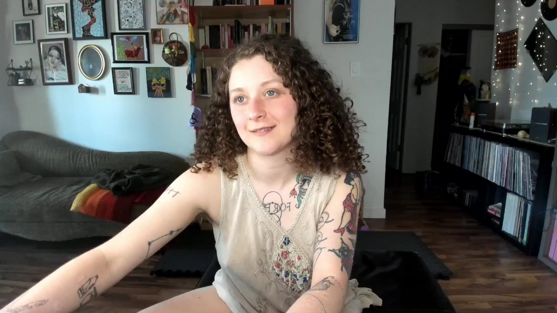 Gallery image thumbnail from PeachyQueen_'s myfreecams stream on, 05/13/2025, 21:16 image 18 of 20