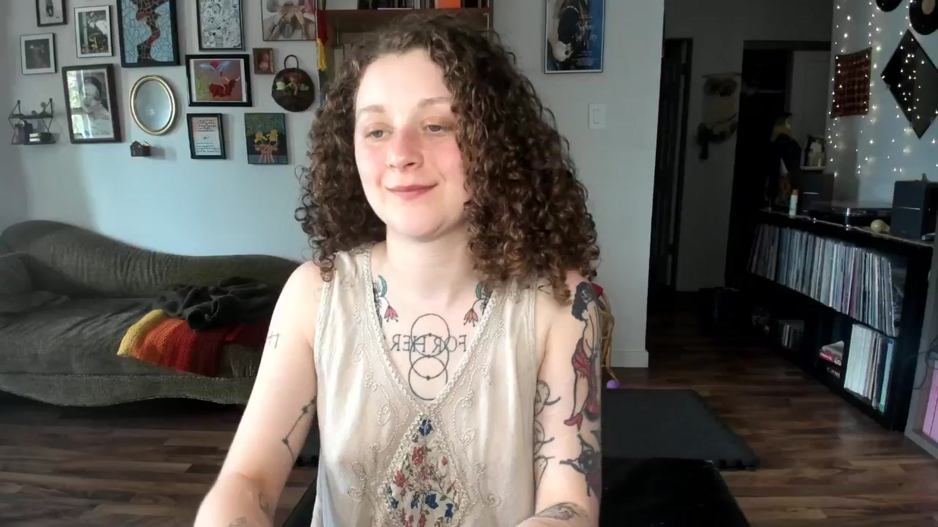 Gallery image thumbnail from PeachyQueen_'s myfreecams stream on, 05/13/2025, 21:16 image 8 of 20