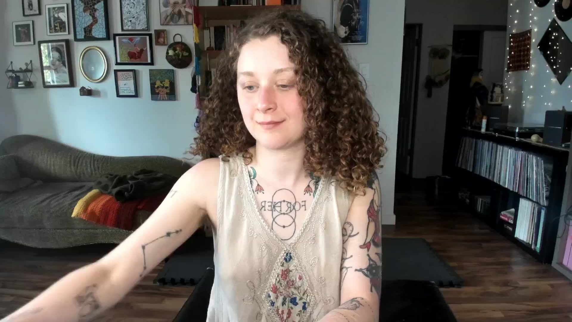 Gallery image thumbnail from PeachyQueen_'s myfreecams stream on, 05/13/2025, 21:16 image 9 of 20