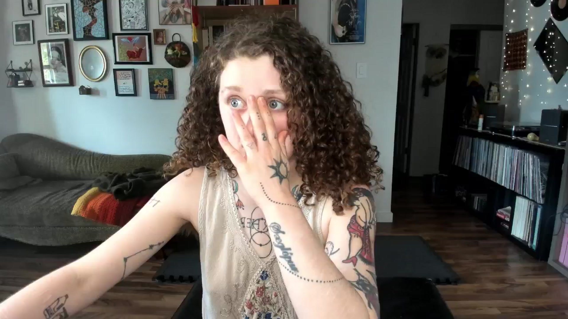 Gallery image thumbnail from PeachyQueen_'s myfreecams stream on, 05/13/2025, 21:16 image 10 of 20
