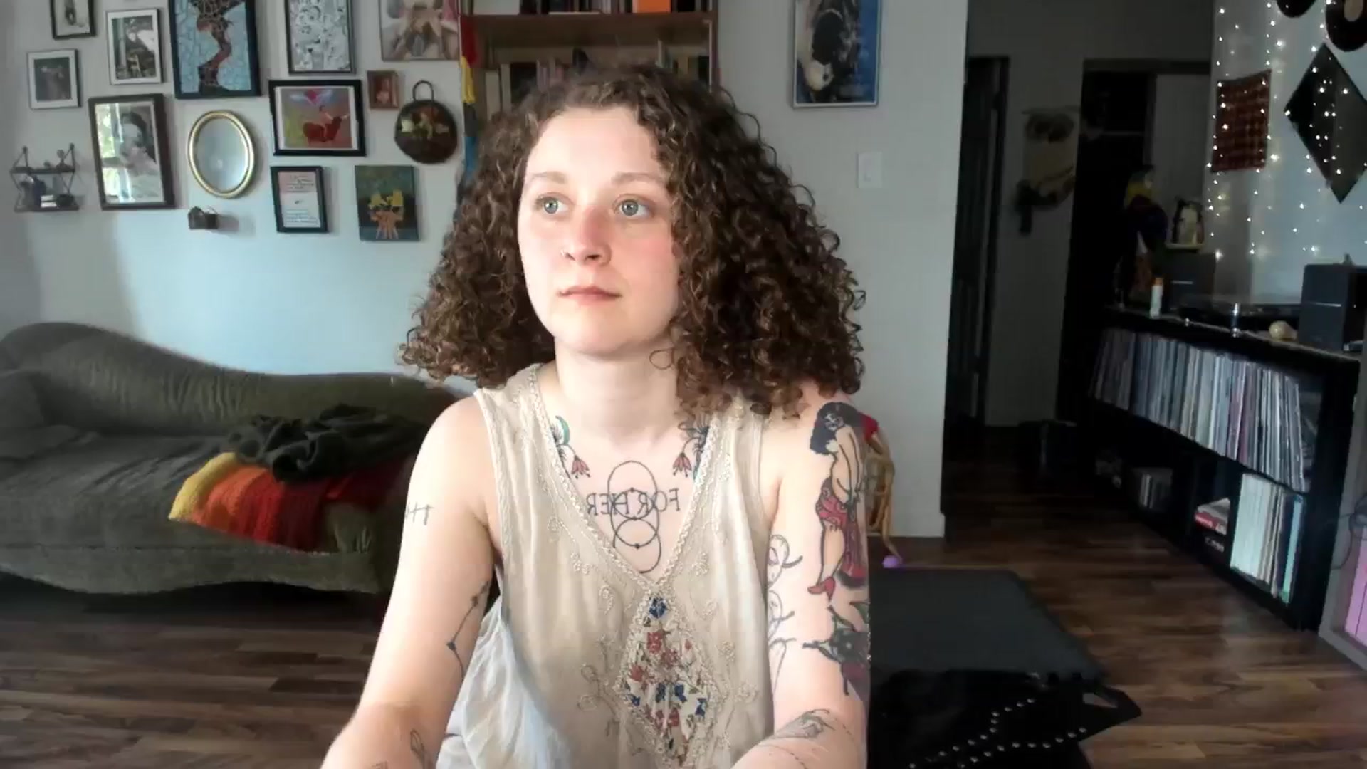 Gallery image thumbnail from PeachyQueen_'s myfreecams stream on, 05/13/2025, 21:16 image 11 of 20