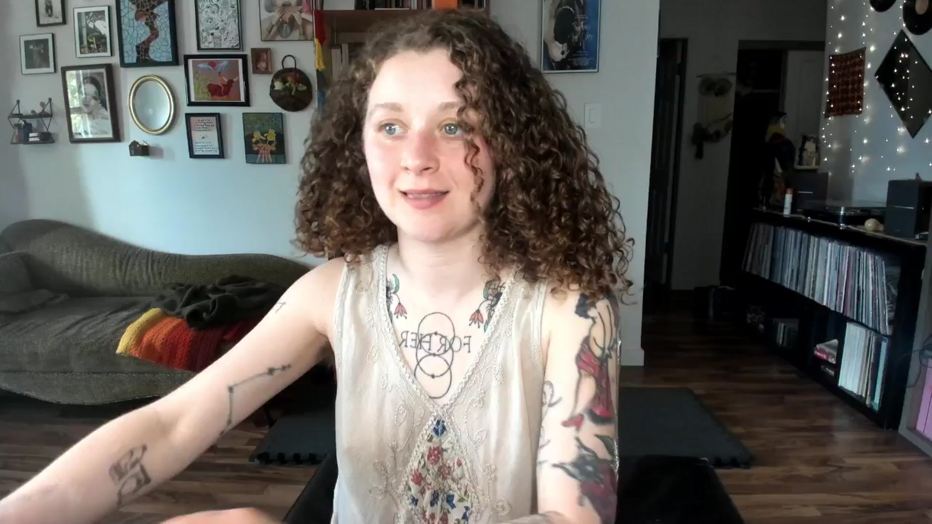 Gallery image thumbnail from PeachyQueen_'s myfreecams stream on, 05/13/2025, 21:16 image 3 of 20