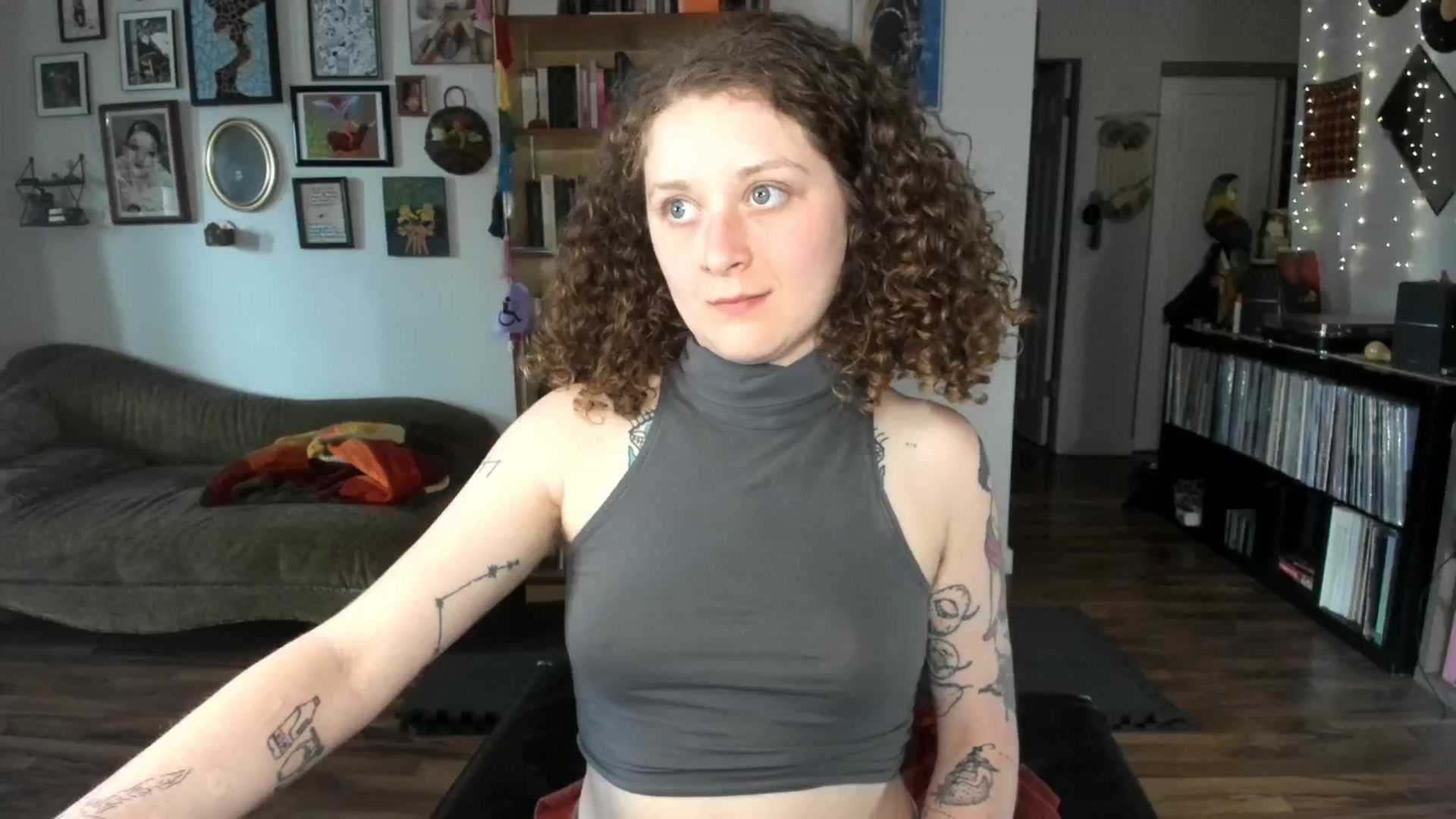 Gallery image thumbnail from PeachyQueen_'s myfreecams stream on, 05/16/2025, 24:25 image 16 of 20