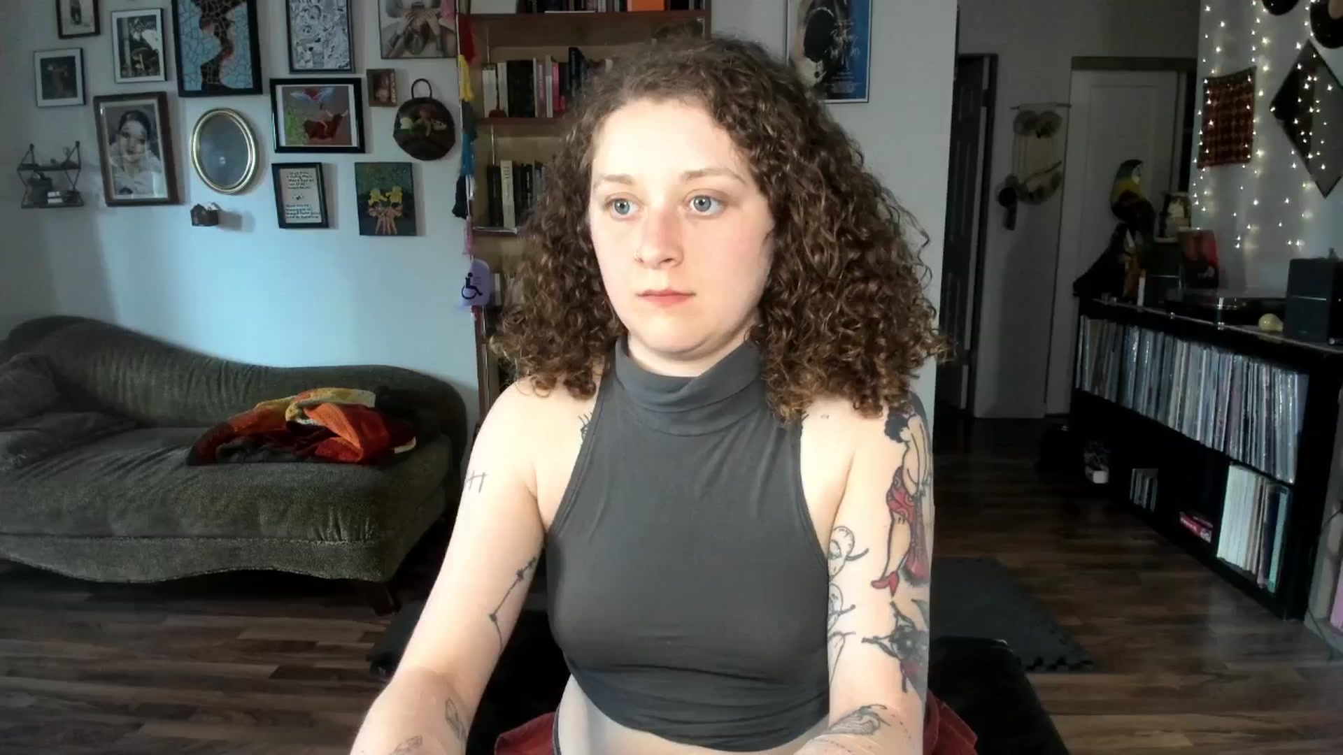 Gallery image thumbnail from PeachyQueen_'s myfreecams stream on, 05/16/2025, 24:25 image 5 of 20