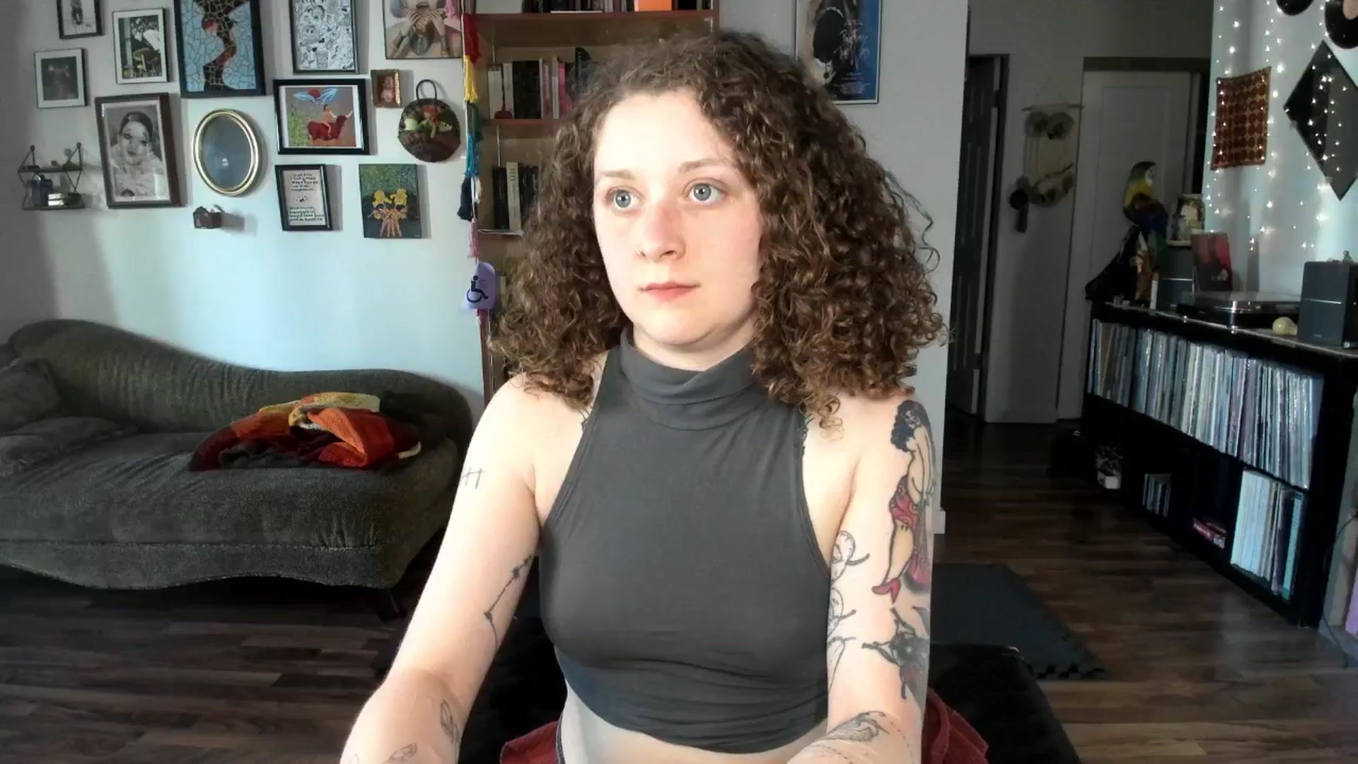 Gallery image thumbnail from PeachyQueen_'s myfreecams stream on, 05/16/2025, 24:25 image 3 of 20