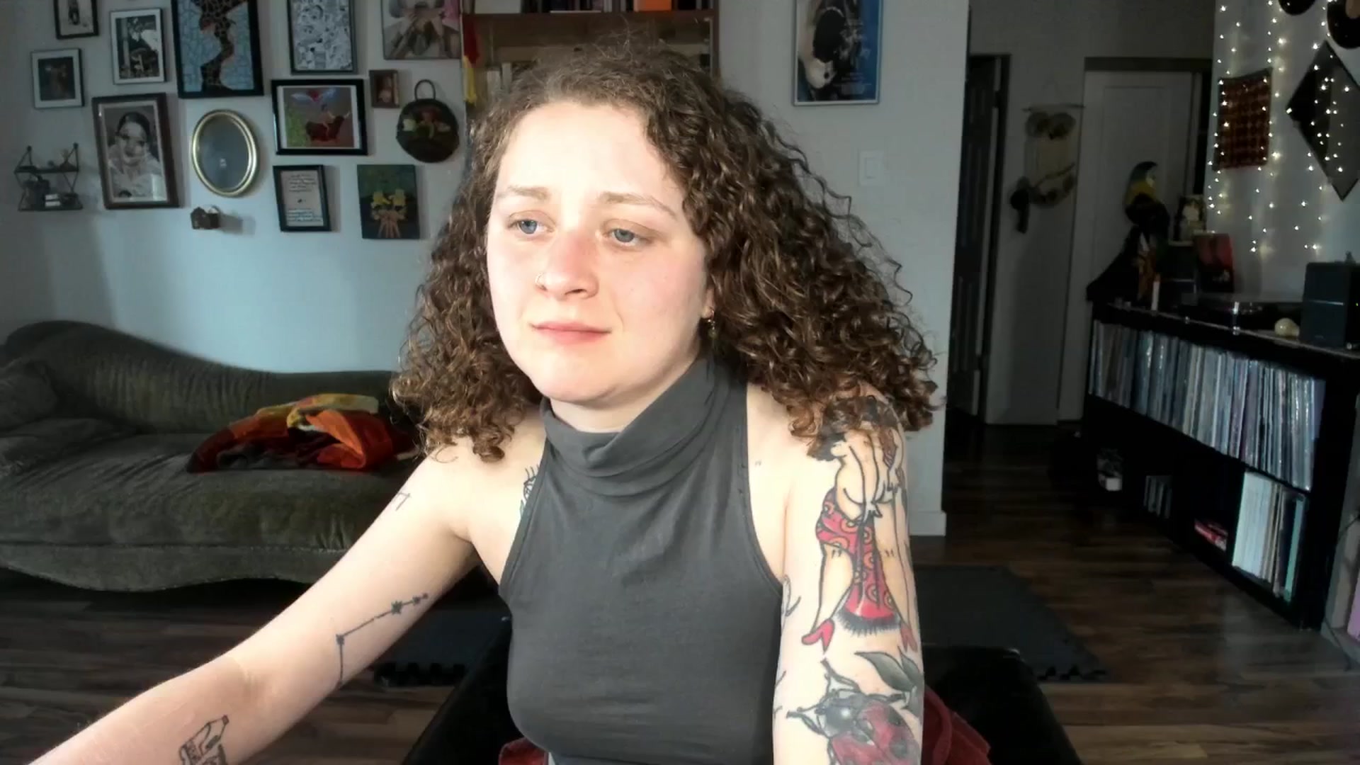 Gallery image thumbnail from PeachyQueen_'s myfreecams stream on, 05/16/2025, 24:25 image 15 of 20